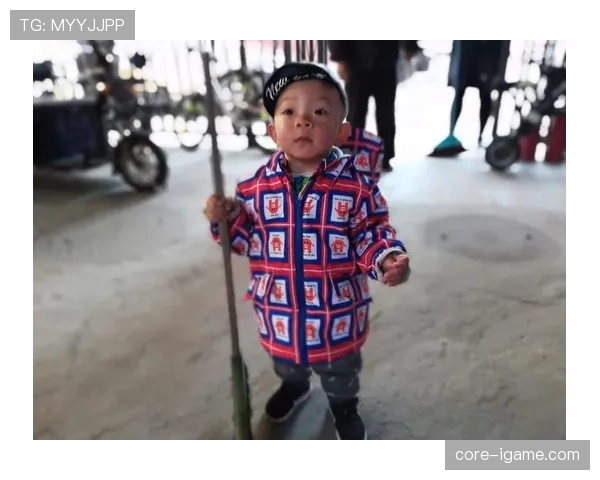 马琳机场随手一照，穿得比我结婚那天还讲究